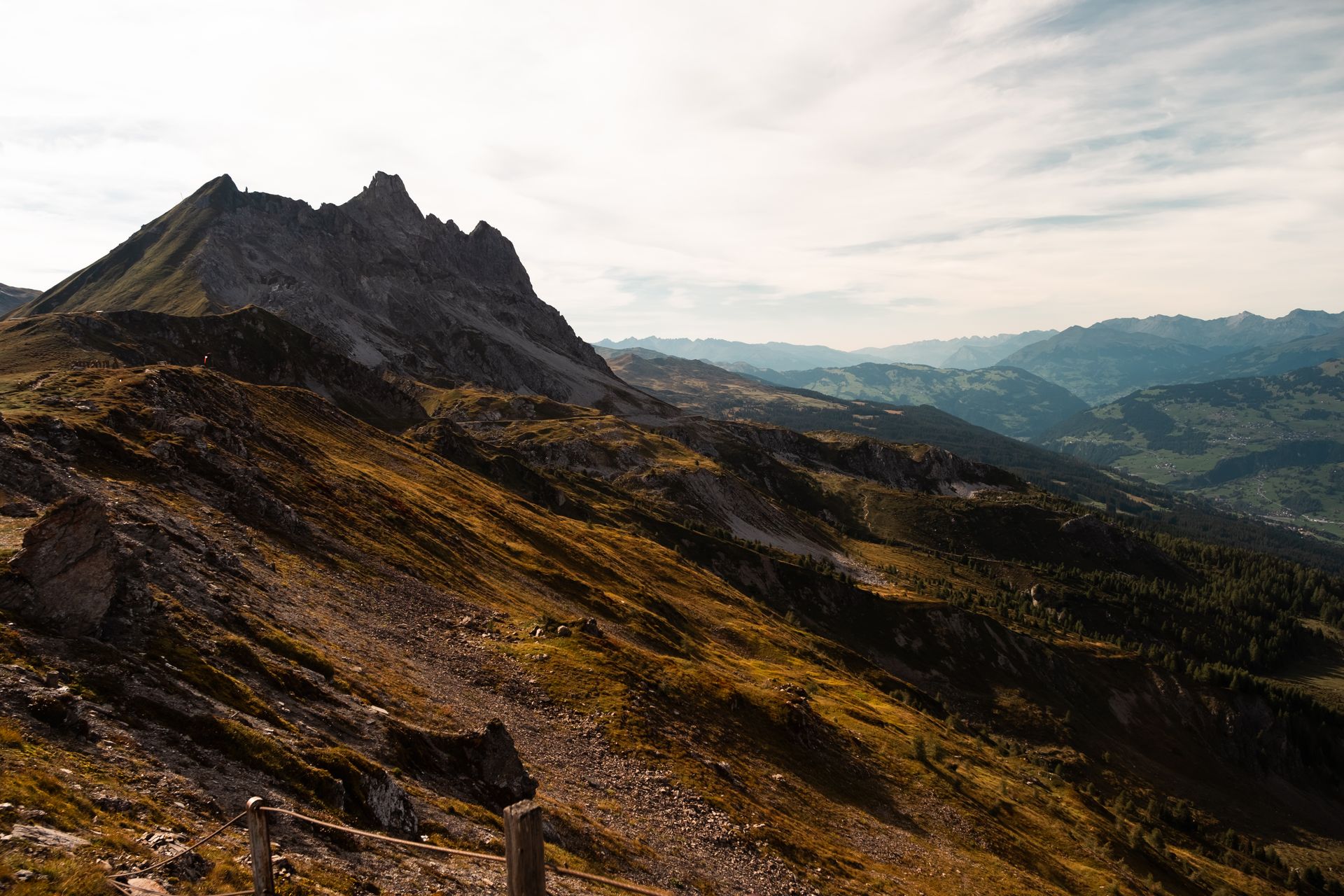 High-alpine mountain range in Graubünden